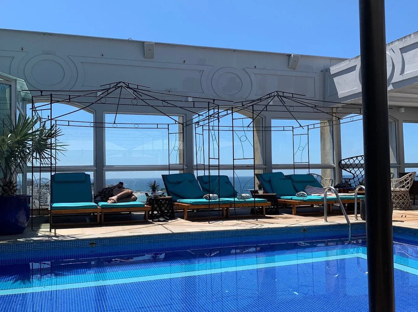 Ocean Lounge